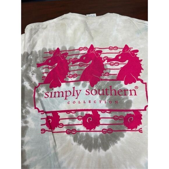 NWT Simply Southern Tie Dye Seahorse Logo Short Sleeve Tee Size Medium - Picture 3 of 6